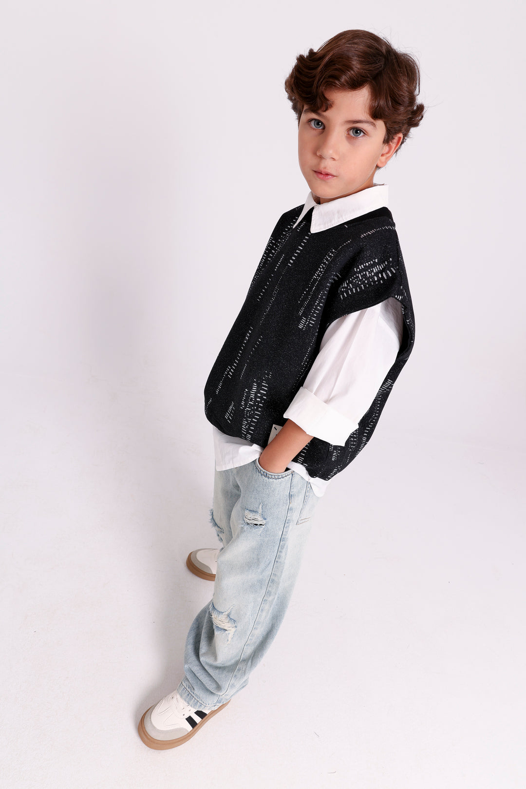 SLEEVELESS TOP WITH GLITTER PATTERN