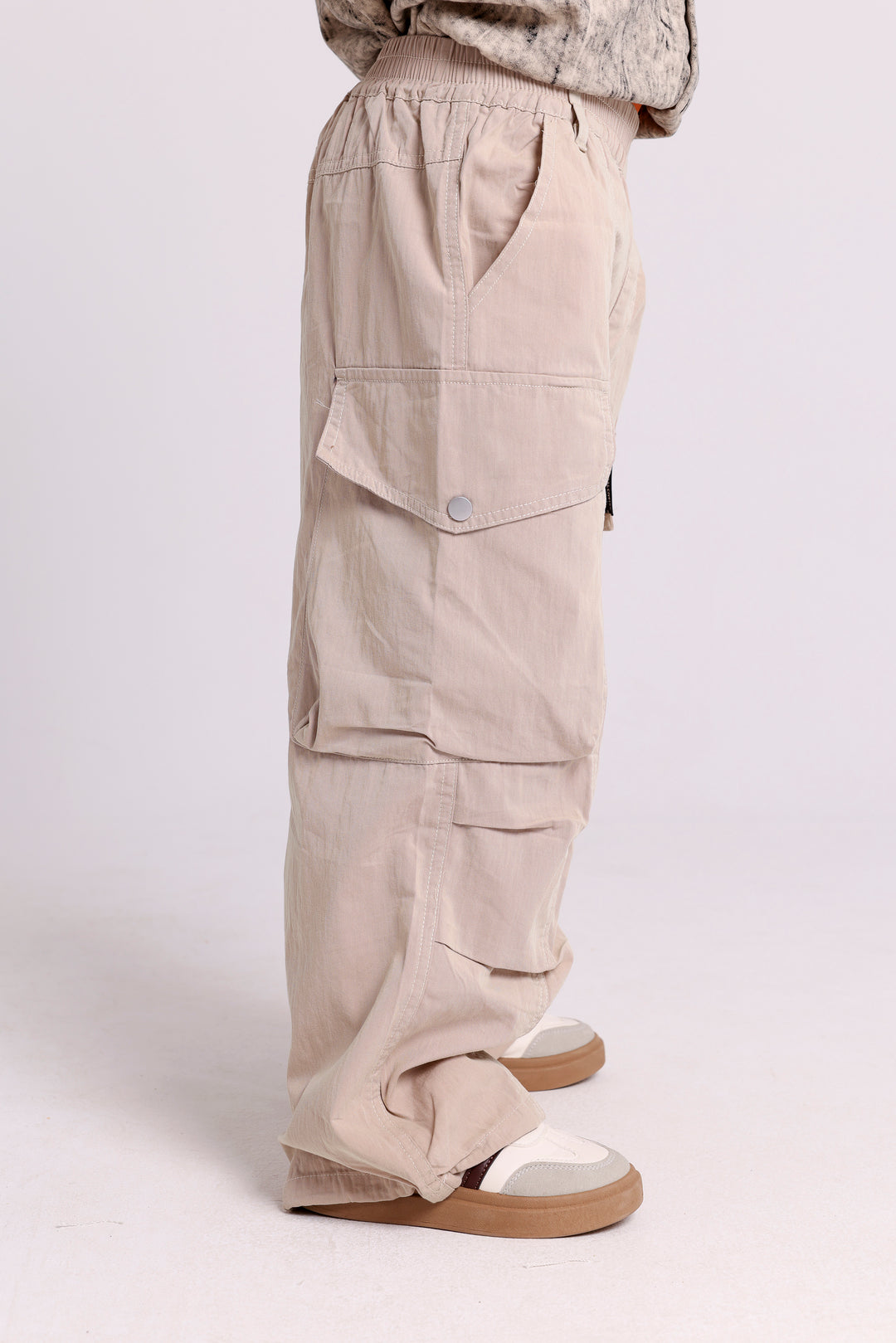 CARGO PANTS WITH BUTTON POCKET