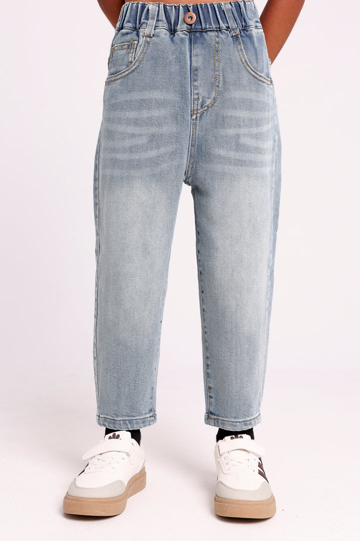 JEANS WITH 3 PATCHES