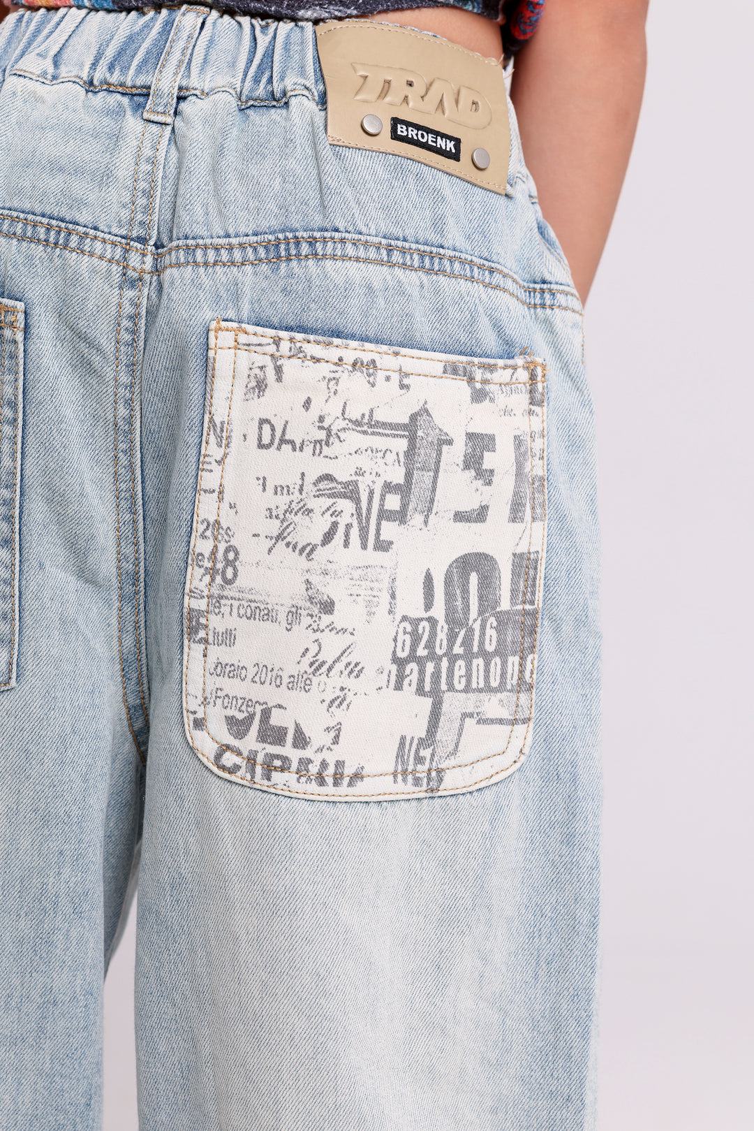 JEANS WITH CHAIN TRAD