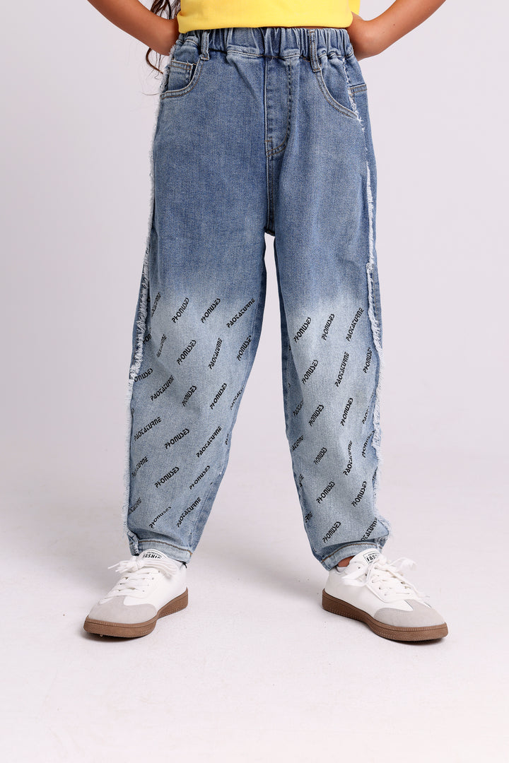 JEANS WITH USES PATCH