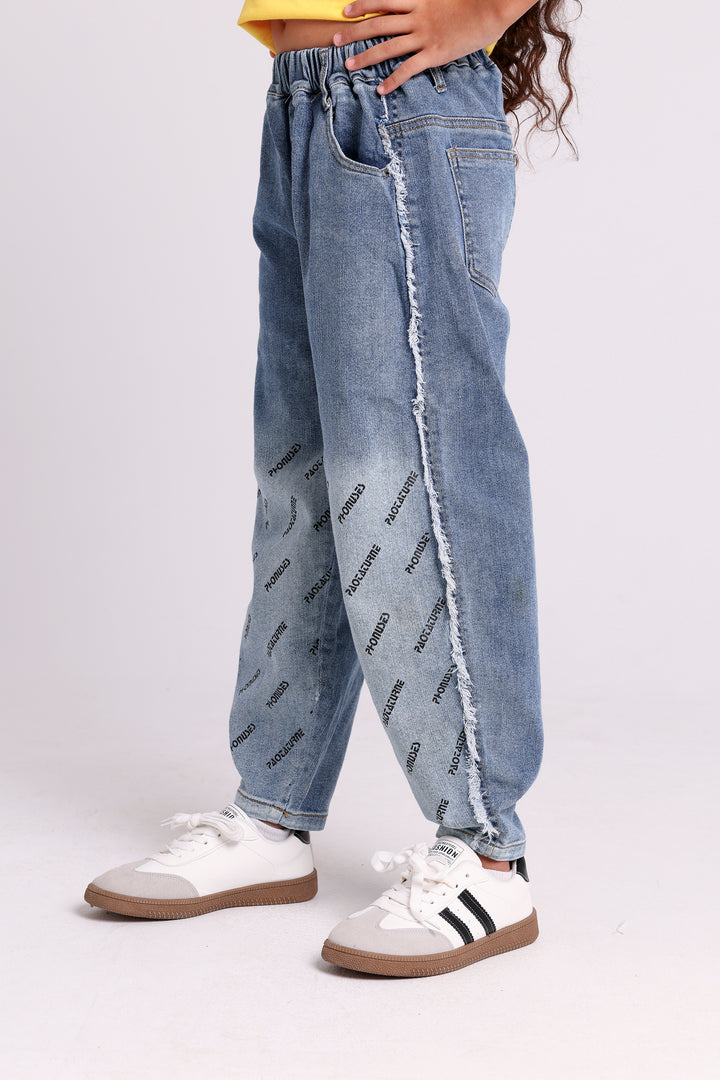 JEANS WITH USES PATCH