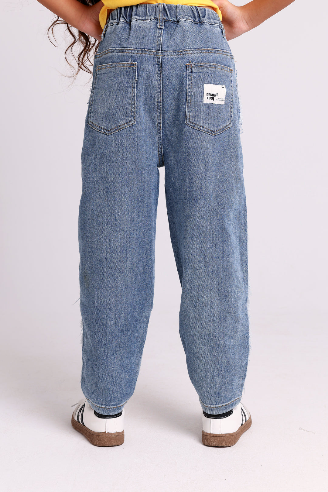 JEANS WITH USES PATCH