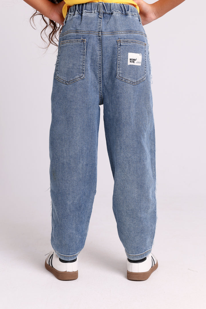 JEANS WITH USES PATCH