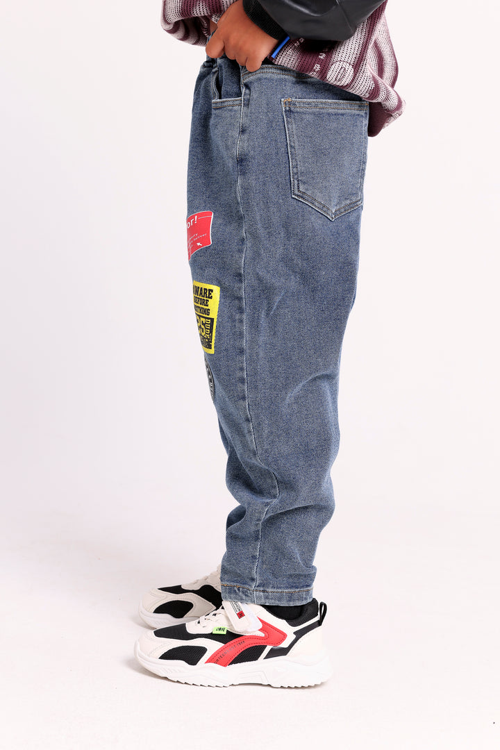 JEANS WITH ERROR PATCHES