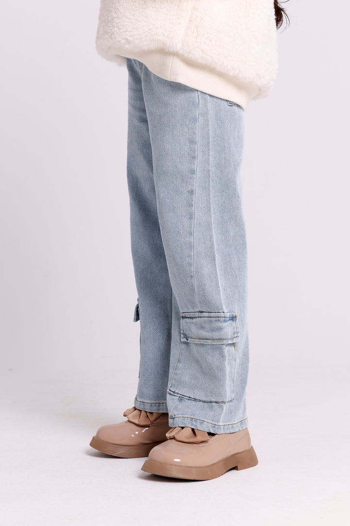 Relaxed Fit Cargo Jeans