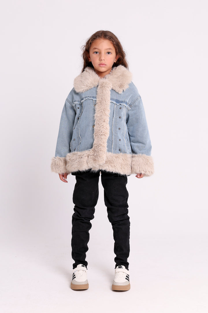 Trendy denim coat with fluffy trim