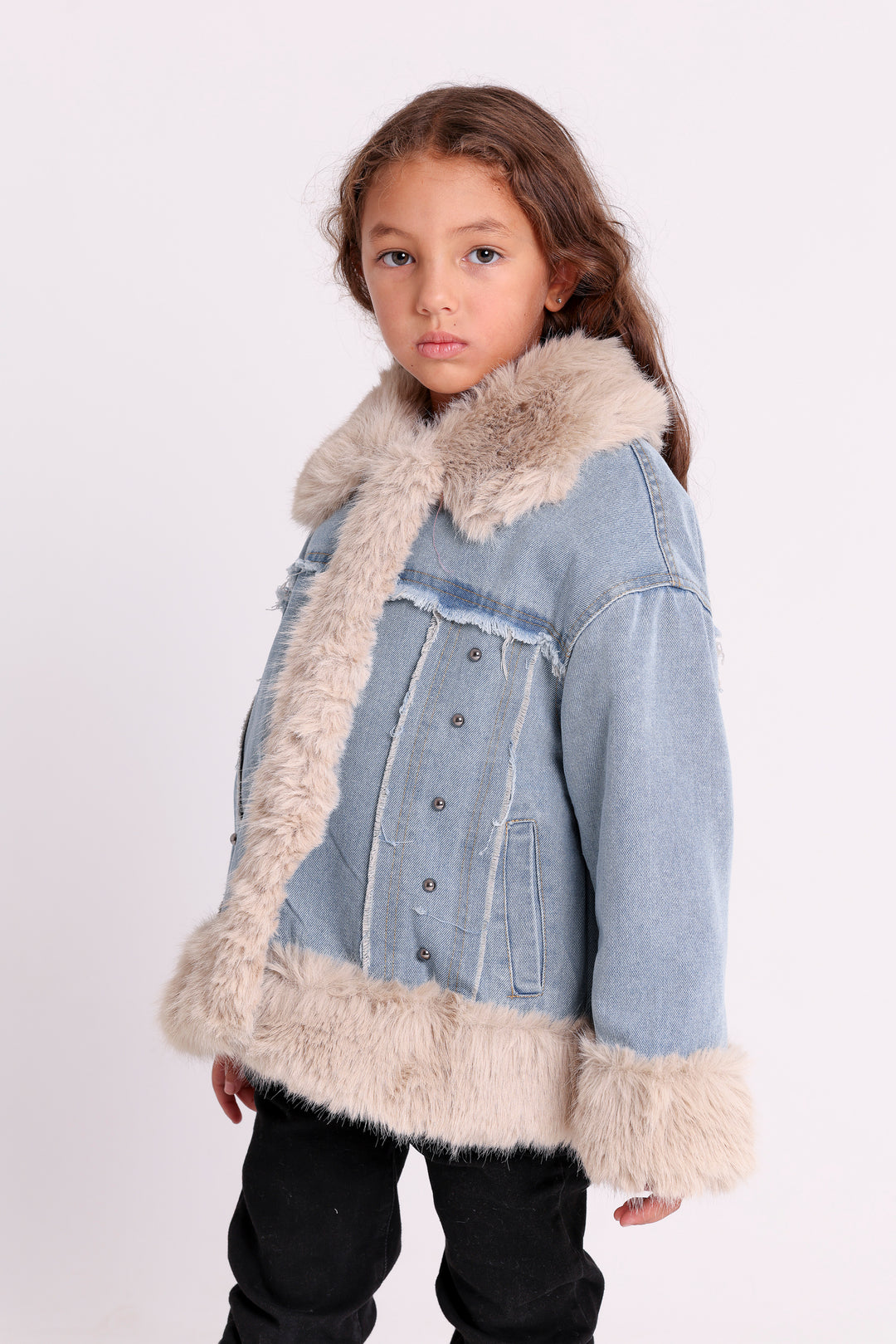 Trendy denim coat with fluffy trim