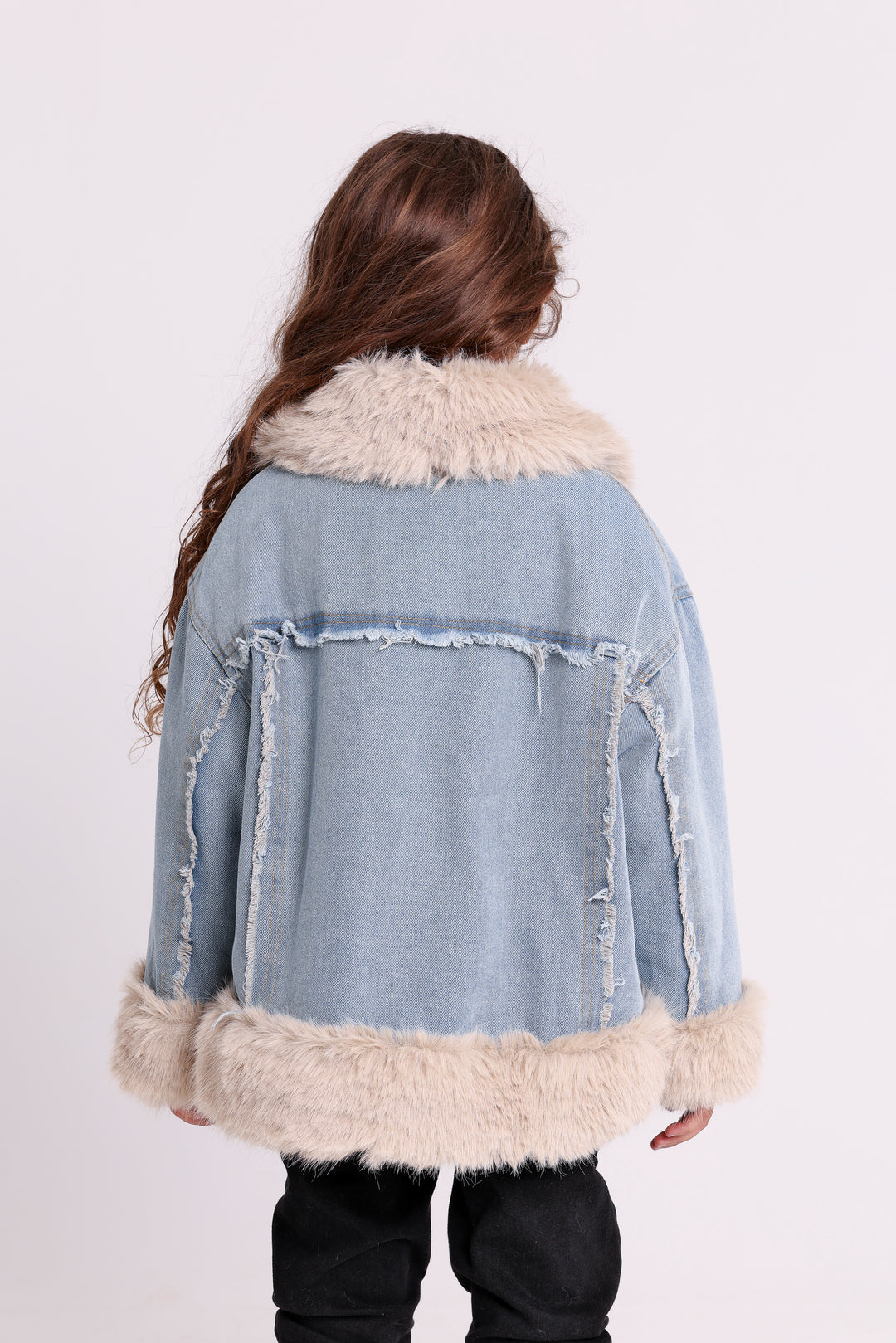 Trendy denim coat with fluffy trim