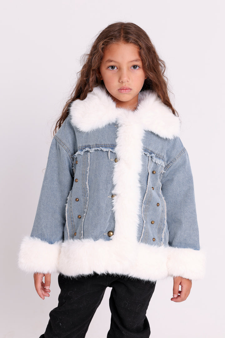 Trendy denim coat with fluffy trim