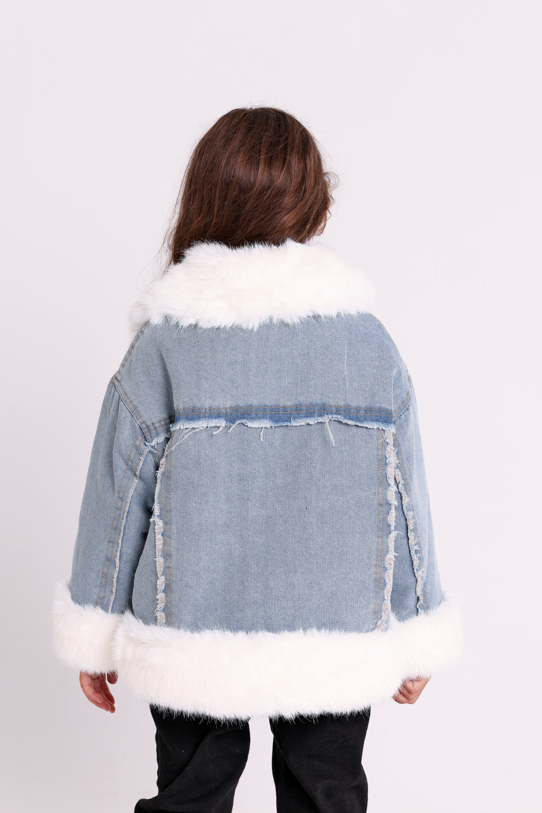 Trendy denim coat with fluffy trim