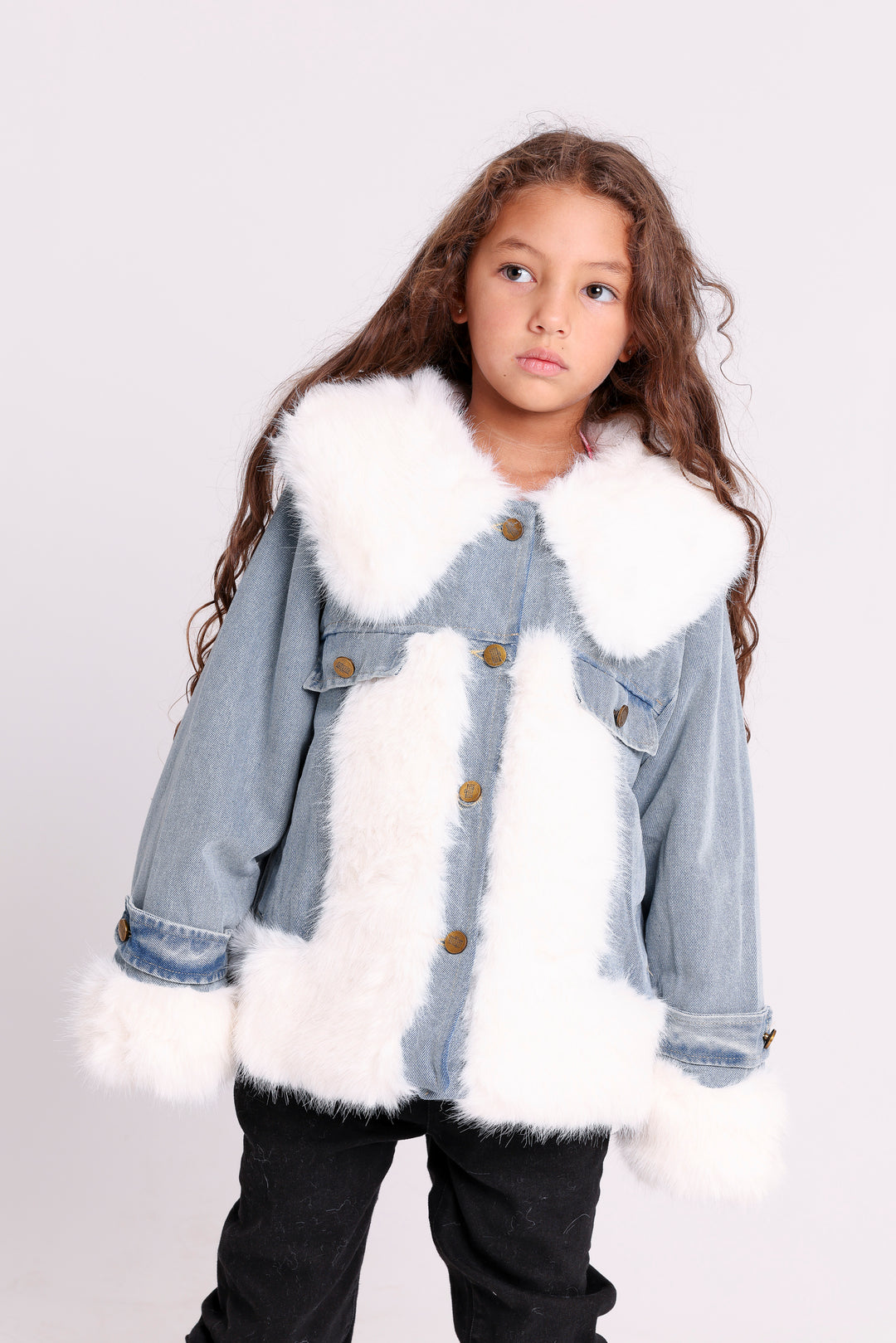 Stylish denim jacket with plush lining